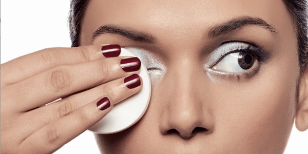 Odličovač očí a čistiaca pena či krém vás dokonale zbavia make-upu. Ako na to?